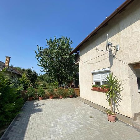 Edina Apartman Balatonlelle Exterior photo